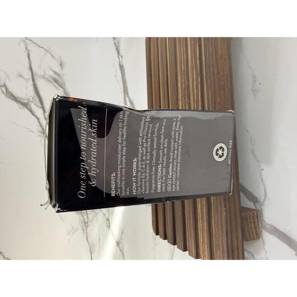 Olay Total Effects 7-in-One Day Moisturiser – Fragrance-Free – 50 mL - Picture 2 of 5